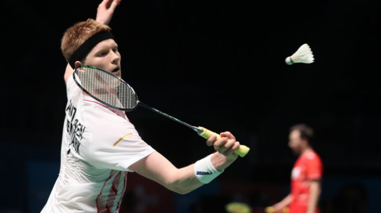 揽了女子双 揽了女子双